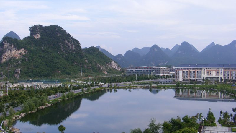 高温环境下的电容寿命：揭秘影响与应对策略